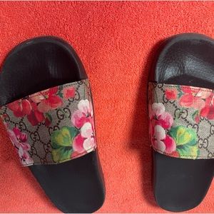 Gucci slides size 9 authentic